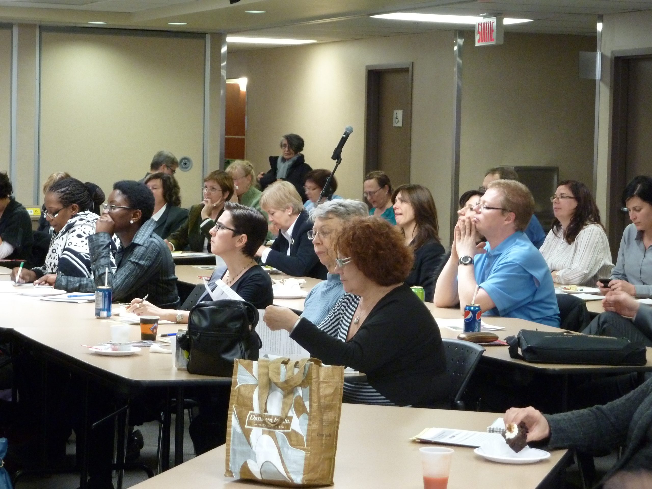 Photos prises à la soirée thématique sur Conciliation travail-famille le 26 nov. 2012